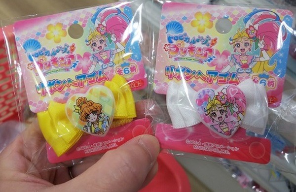 常に最新作品のグッズが売られている