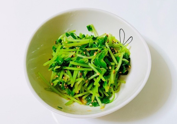 再収穫可能で栄養満点な「豆苗」　節約＆簡単レシピ3つ