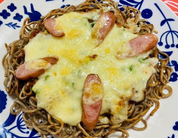 新食感の蕎麦ピザ