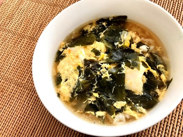 朝食におすすめ「わかめと卵のクッパ」