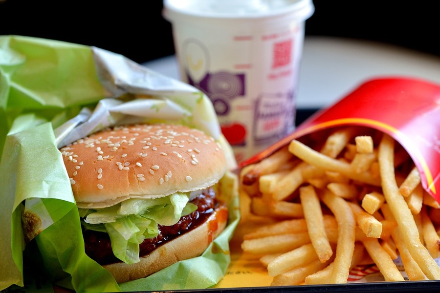 買いで良いの？　業績不振でもマクドナルド（2702）の株価が下がらない理由