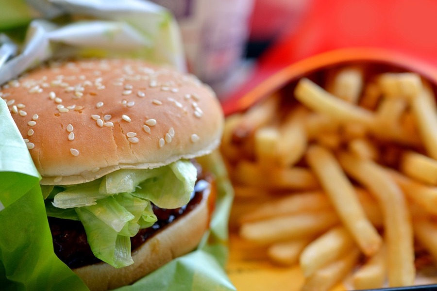 買いで良いの？　業績不振でもマクドナルド（2702）の株価が下がらない理由