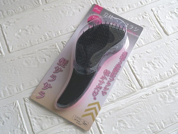 ダイソー立体ヘアブラシ