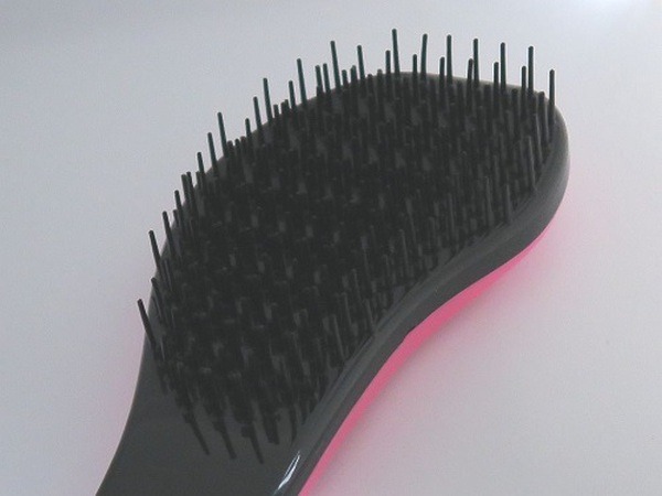【100均】高級アイテムだった「立体型ヘアブラシ」が登場　合わせて購入必須の商品紹介