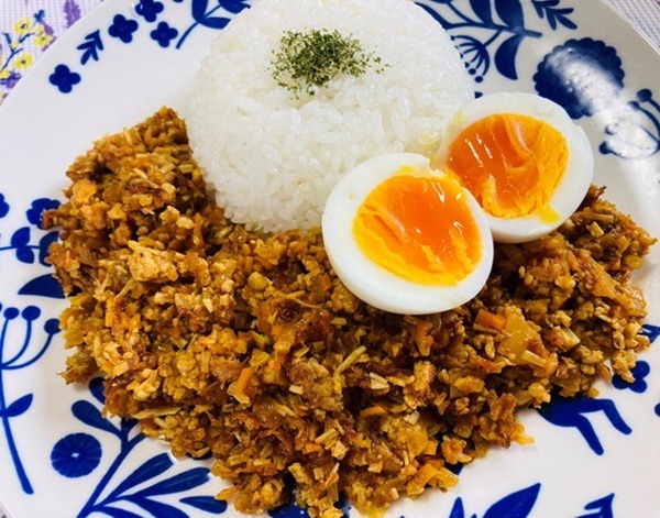 おうちでカフェ気分を楽しめる「ドライカレー」