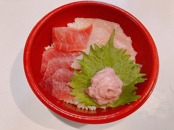 まぐろ丼も実食