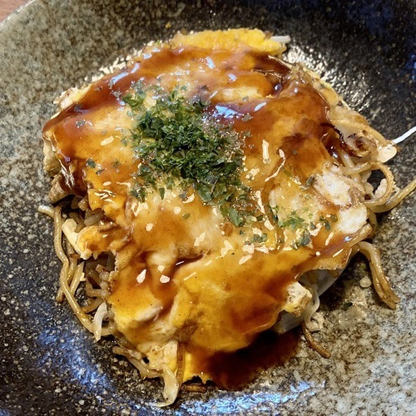 餃子の皮を使った広島風お好み焼き