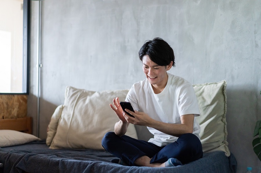 増えた休日を楽しむプチFIREの男性
