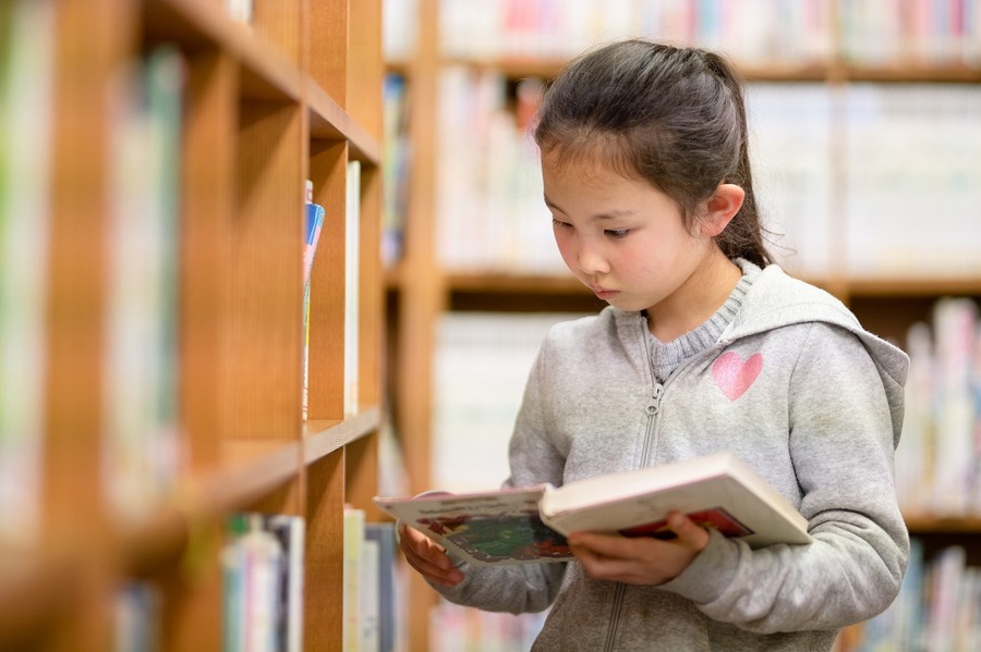図書館で借りるのが一番の節約