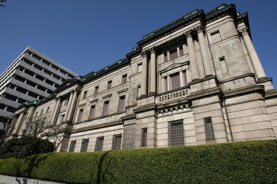 日銀の「マイナス金利政策」の導入で生活に変化も