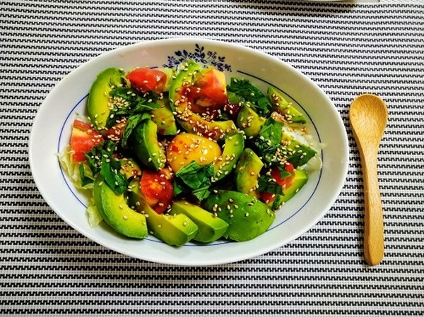 アボカドサラダ丼