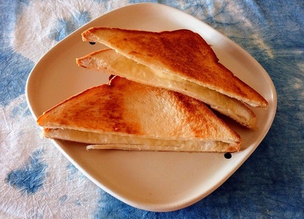 ダイソーのホットサンドメーカーで作ったホットサンド