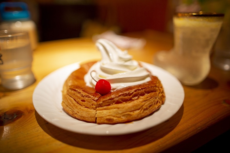 デニッシュパンと生クリーム