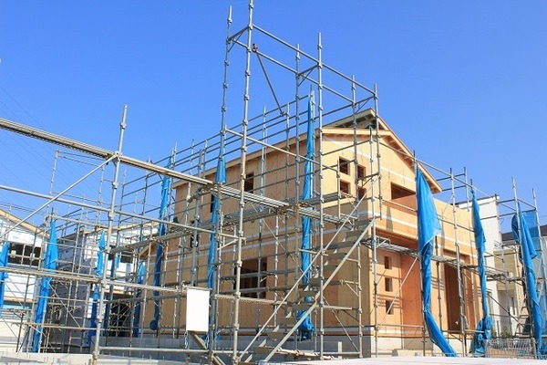 両親の土地を借りて建築中