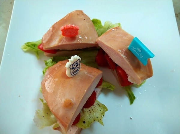 サラダチキンサンド