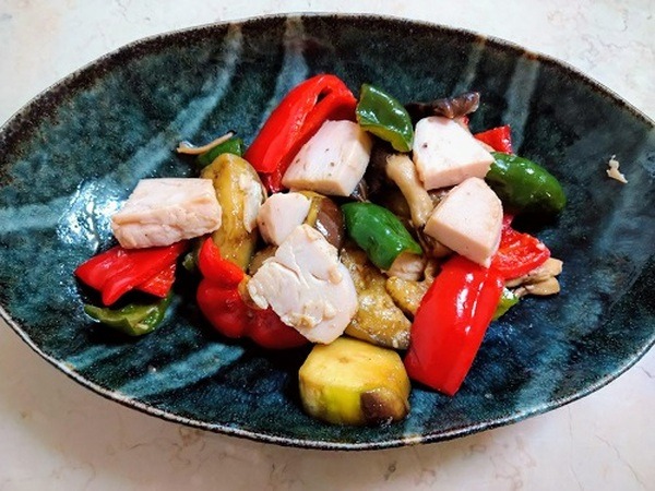 サラダチキンとあり合わせ野菜炒め