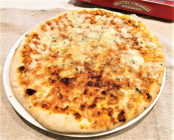 業スのクワトロフォルマッジが焼きあがったところ