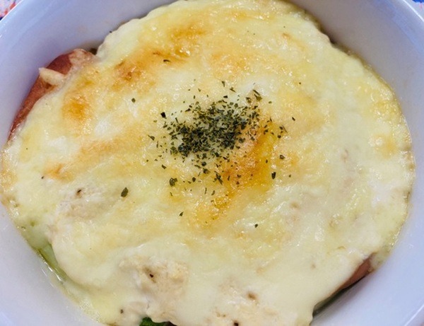 魚肉ソーセージと豆腐クリームのグラタン