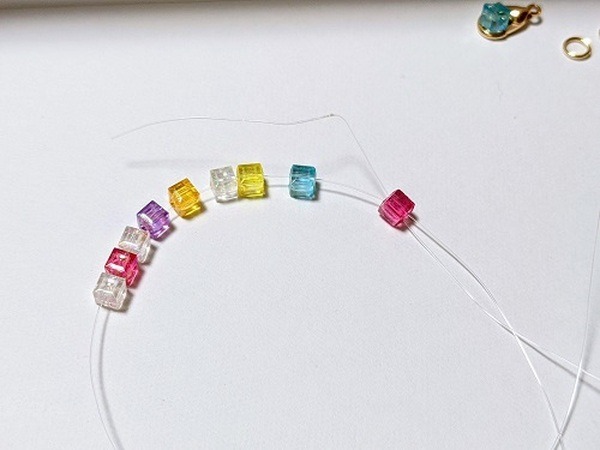 テグスを使います