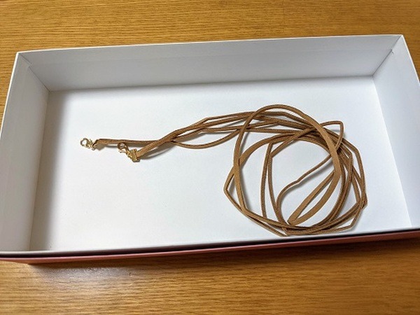 丸カンでカニカンを取り付けて完成