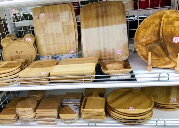 ダイソーのカッティングボード売り場