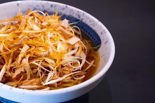 TOKYOワクションのしぶそばでのわかめ・生卵・きつねハーフ・たぬきのいずれかのトッピング無料