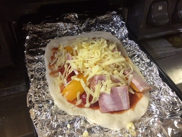 ピザは家で作るもの　3人家族1食712円でピザパーティしよう