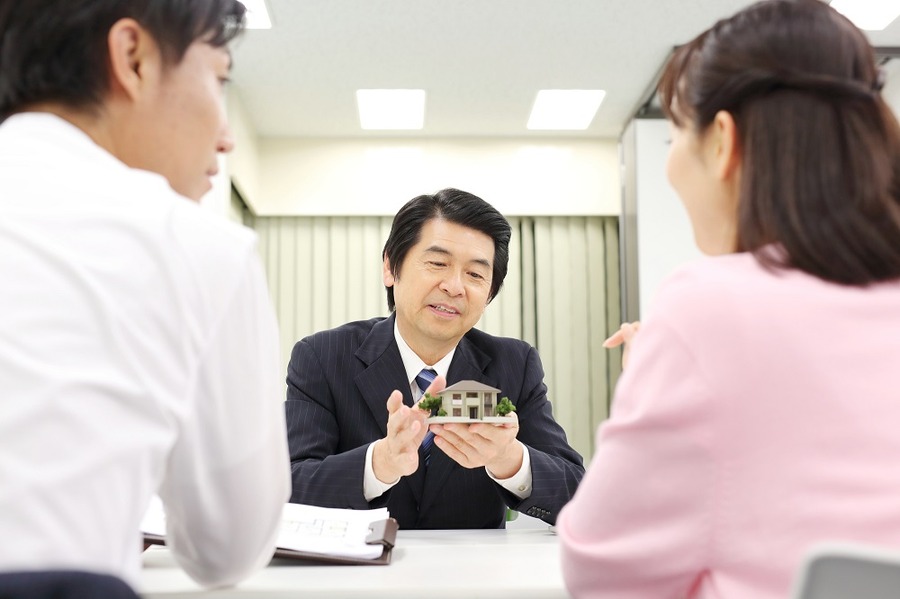 最近、年収が下がった人も注目　マイナス金利で住宅ローン借換えの可能性が高まる