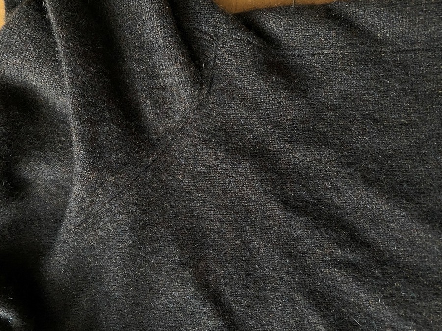 毛玉がなくなって綺麗になったニット