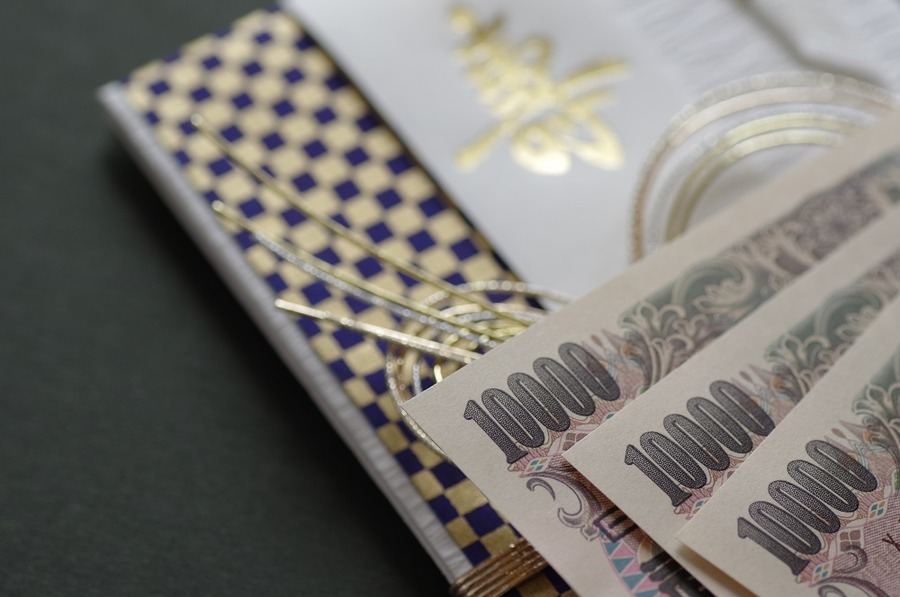 ご祝儀袋とお金（お祝い金）