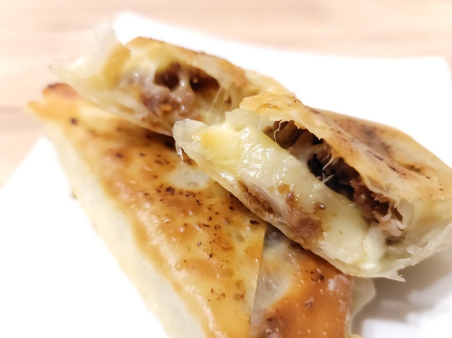 チーズと焼き豚の春巻き