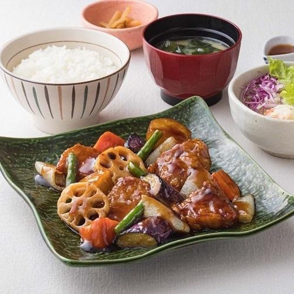 ヘルシーな鶏と野菜の黒酢あん定食