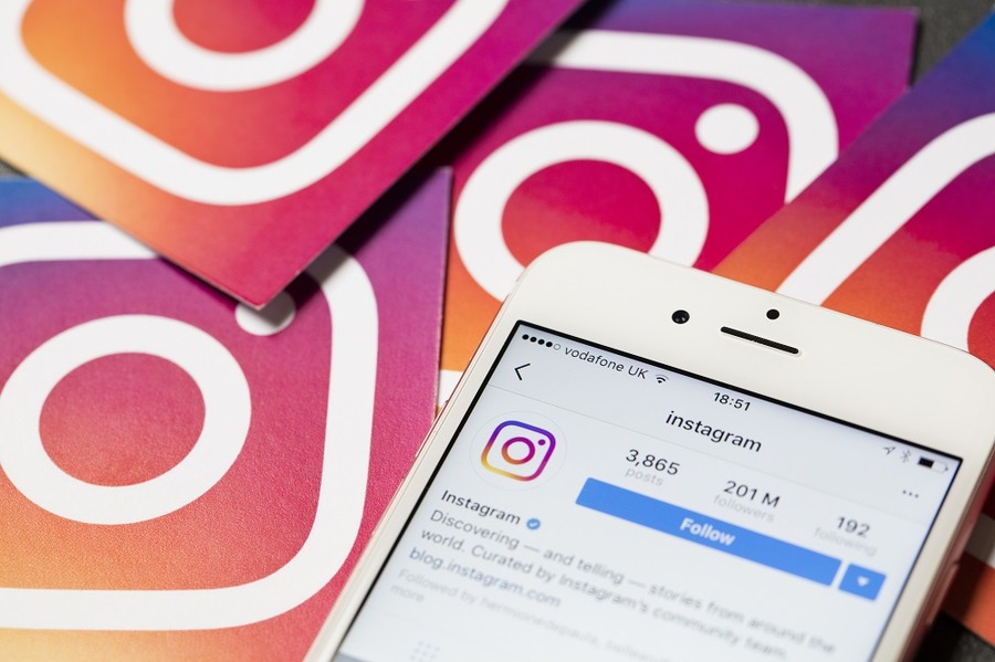 インスタグラムのストリーズにURLを貼る