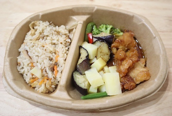 五目御飯と鶏と野菜の黒酢あん