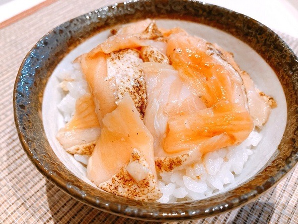 業スの簡単サーモン丼