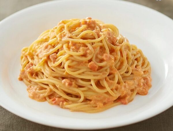 素材を生かしたパスタソース　紅ずわい蟹のトマトクリーム