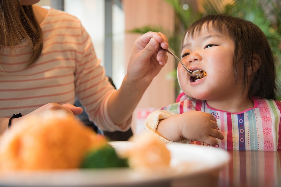 子どもとランチ中