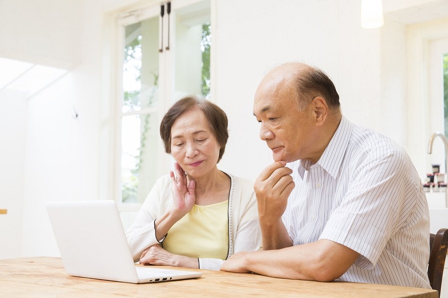60歳から65歳になるまで「妻」に支給される「遺族年金」があります