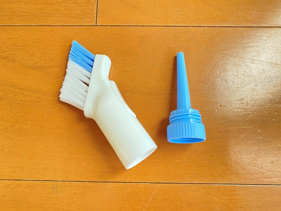 窓のサッシの掃除に便利なスキマブラシ