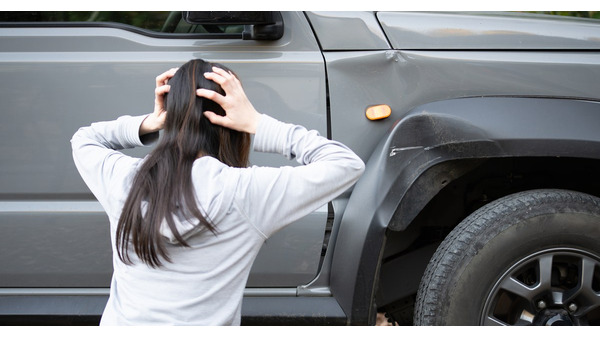 お盆の帰省ドライブで車をこすったら。自損事故でも保険が使えるケースがあります 画像