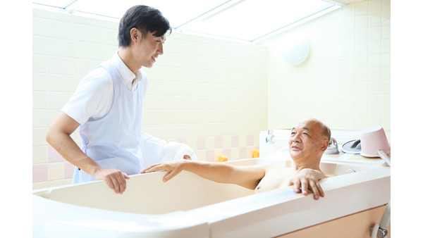 介護保険の「入浴サービス」で介護負担を軽減　利用できる「入浴方法」と「費用」 画像