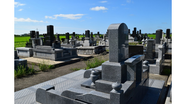 お墓について家族会議　生活状況別「費用を抑えて先祖を供養する」5つの方法