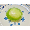 緑色部分はわらび餅で中の白いものはマシュマロ