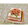 100均で見つけた「豆腐小鉢スプーン」絶品レシピ3選！豆腐の中央をくり抜いて1品75円以下のおつまみ完成