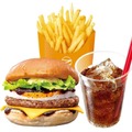 ゼッテリア「【セット】月見チーズバーガー」はパティとチーズが増量（画像:プレスリリースより）