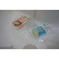 イギリスの紙幣がプラスチック製に移行　耐久性は2.5倍、偽造防止でエコな紙幣を紹介します。