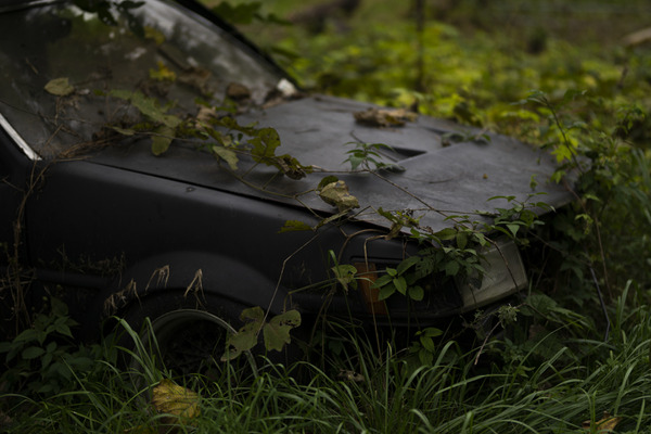 家の前に勝手に停められた車、動かしたらこっちが違法! 放置車両の正しい対処法 画像
