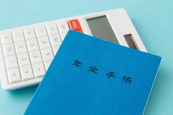 年金はいくらもらえる？　年金受給額を「早見表」で確認！　現在の加入期間と月収ですぐわかる 画像