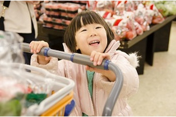 節約するなら子連れでスーパーに行くな？　子供と買い物に行くメリット 画像