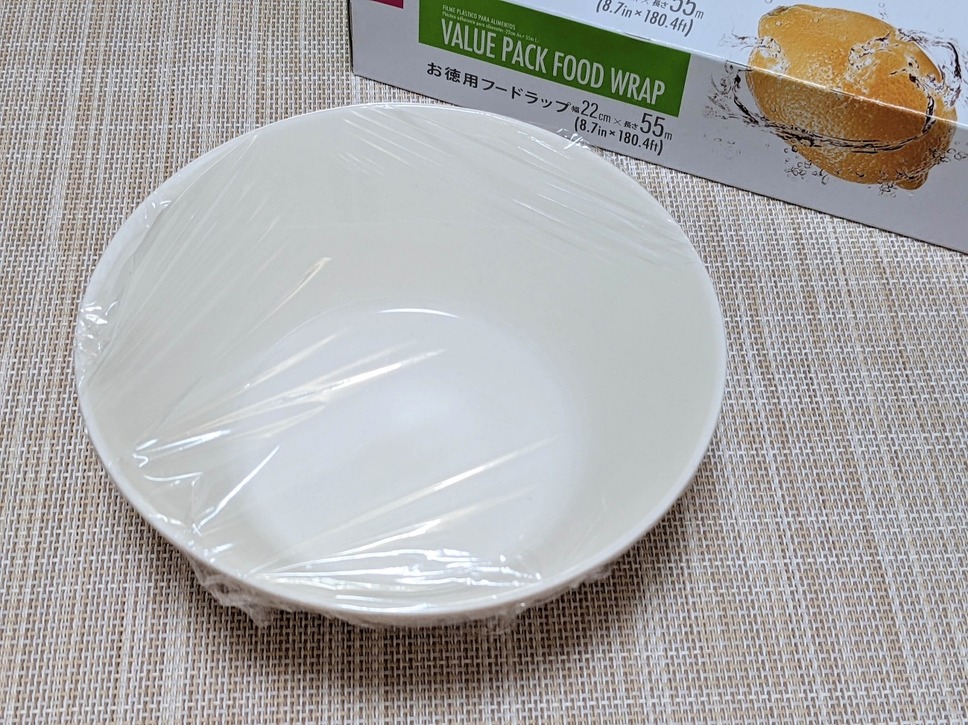 陶器のお皿へは使いやすく、密着度はかなり高め